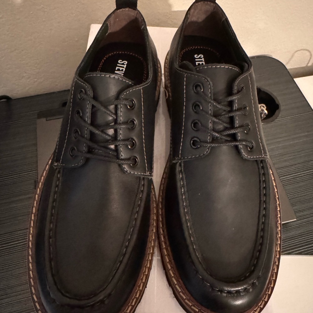 Steve Madden Black Leather Chukka Moc-Toe Boots